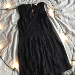 Black v neck lace dress
